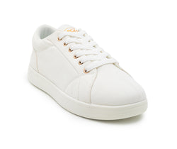 SMOVE Dance Sneaker von Dancing Queens in Weiss mit goldenen Ösen, von vorne auf weißem Hintergrund zu sehen.